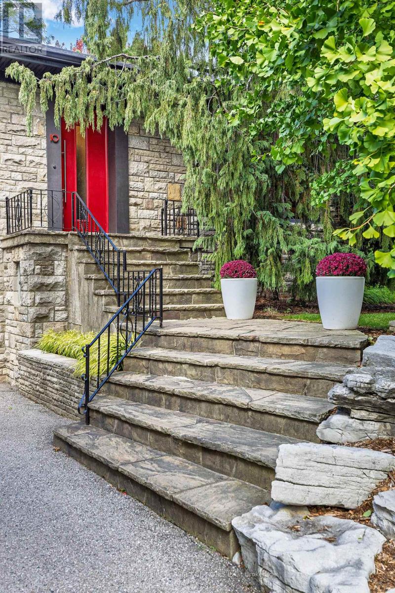 10 Red Oaks Crescent, Toronto, ON photo 35