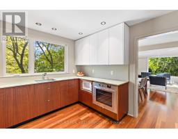 10 Red Oaks Crescent, Toronto, ON M4G1A5 Photo 14