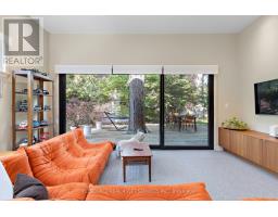 10 Red Oaks Crescent, Toronto, ON M4G1A5 Photo 17