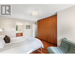 10 Red Oaks Crescent, Toronto, ON M4G1A5 Photo 22