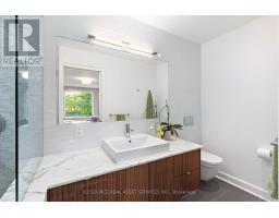 10 Red Oaks Crescent, Toronto, ON M4G1A5 Photo 24