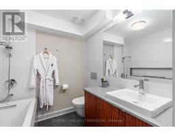 10 Red Oaks Crescent, Toronto, ON M4G1A5 Photo 30