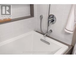 10 Red Oaks Crescent, Toronto, ON M4G1A5 Photo 31