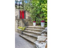 10 Red Oaks Crescent, Toronto, ON M4G1A5 Photo 35