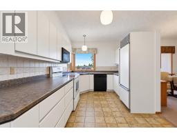 Bedroom - 76 Clarendon Road Nw, Calgary, AB T2L0P3 Photo 8