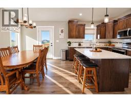Primary Bedroom - 1118 7 Street W, Barnwell, AB T0K0B0 Photo 9