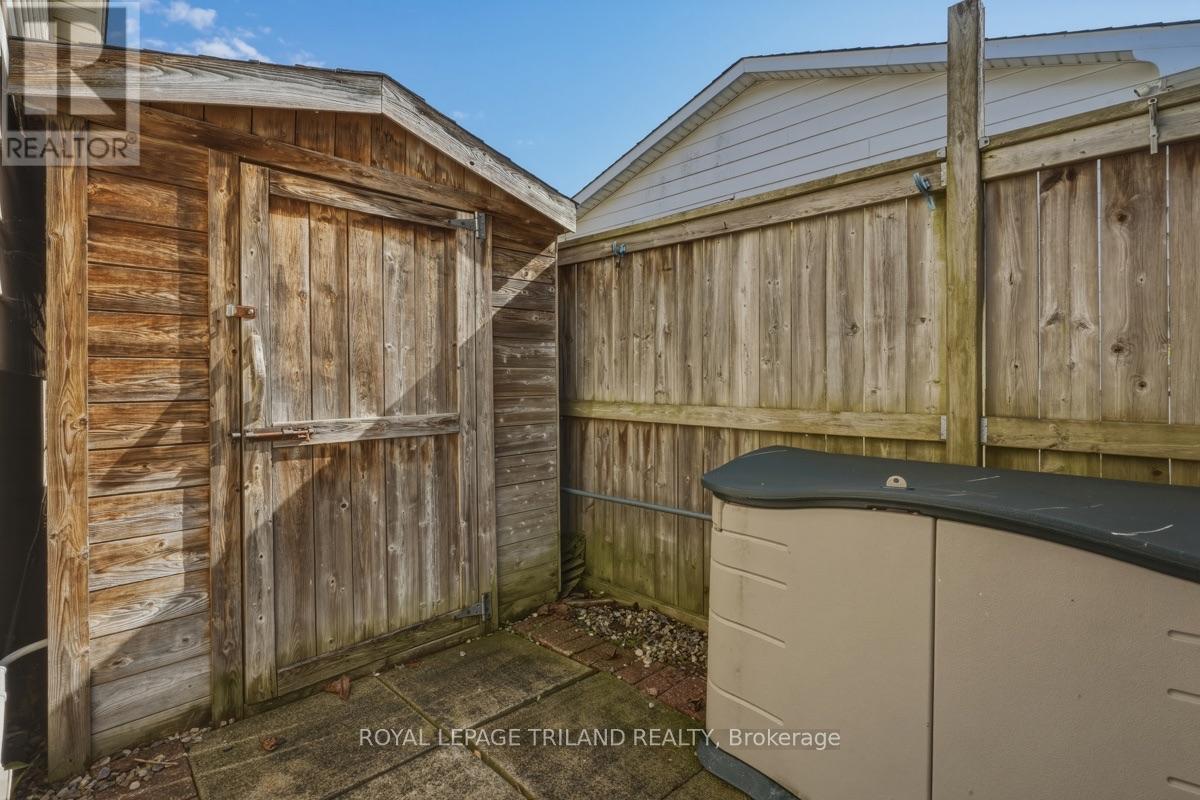 1345 ALDERSBROOK ROAD - 33