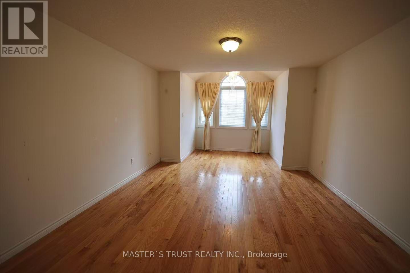 7 WESTRA DRIVE - 18