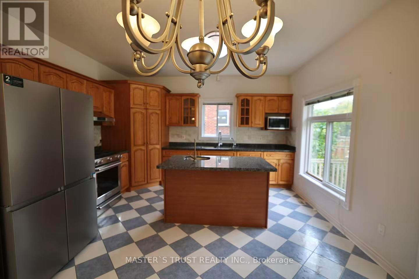 7 WESTRA DRIVE - 12