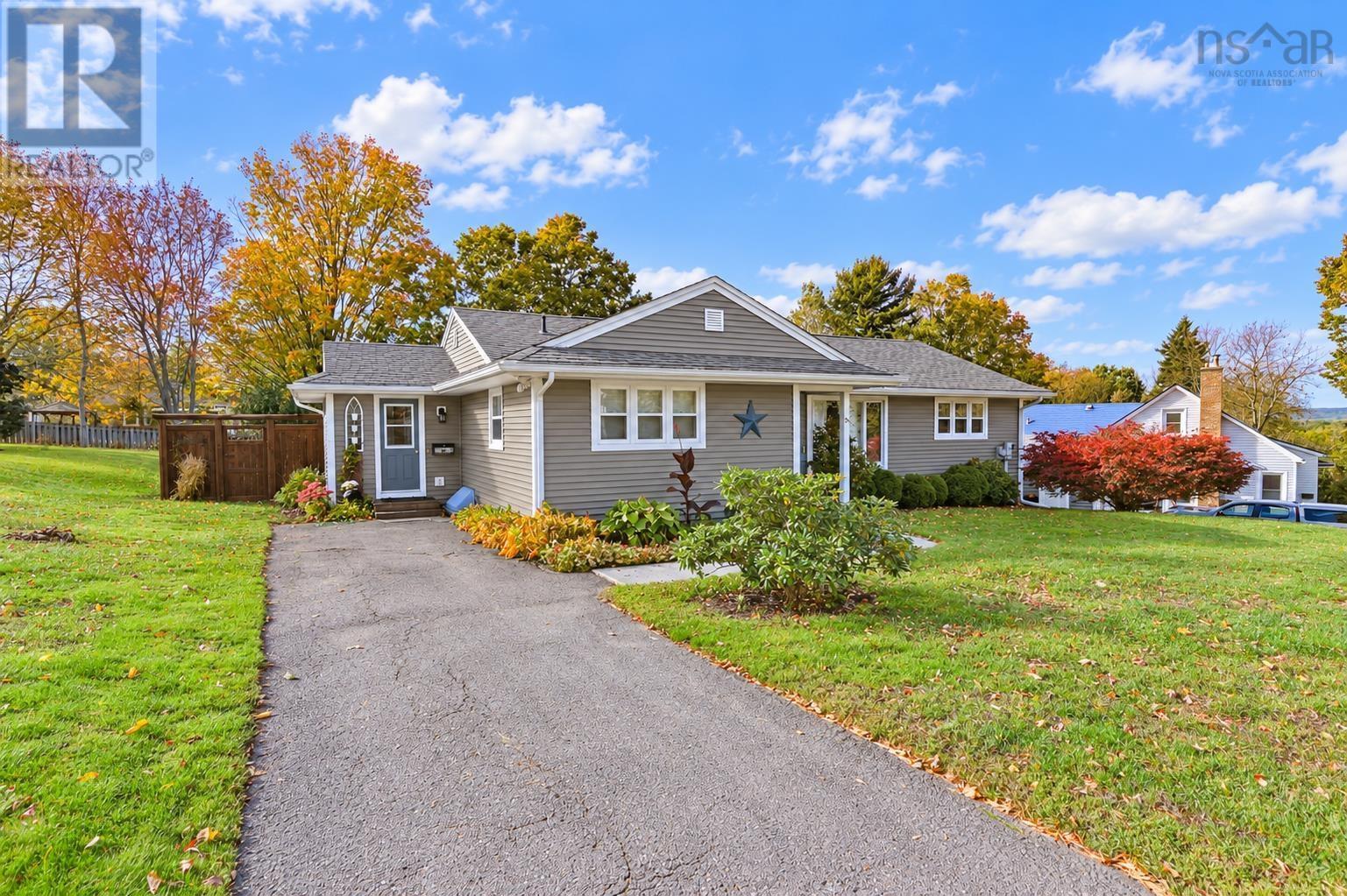 23 Grant St., Kentville NS - 2