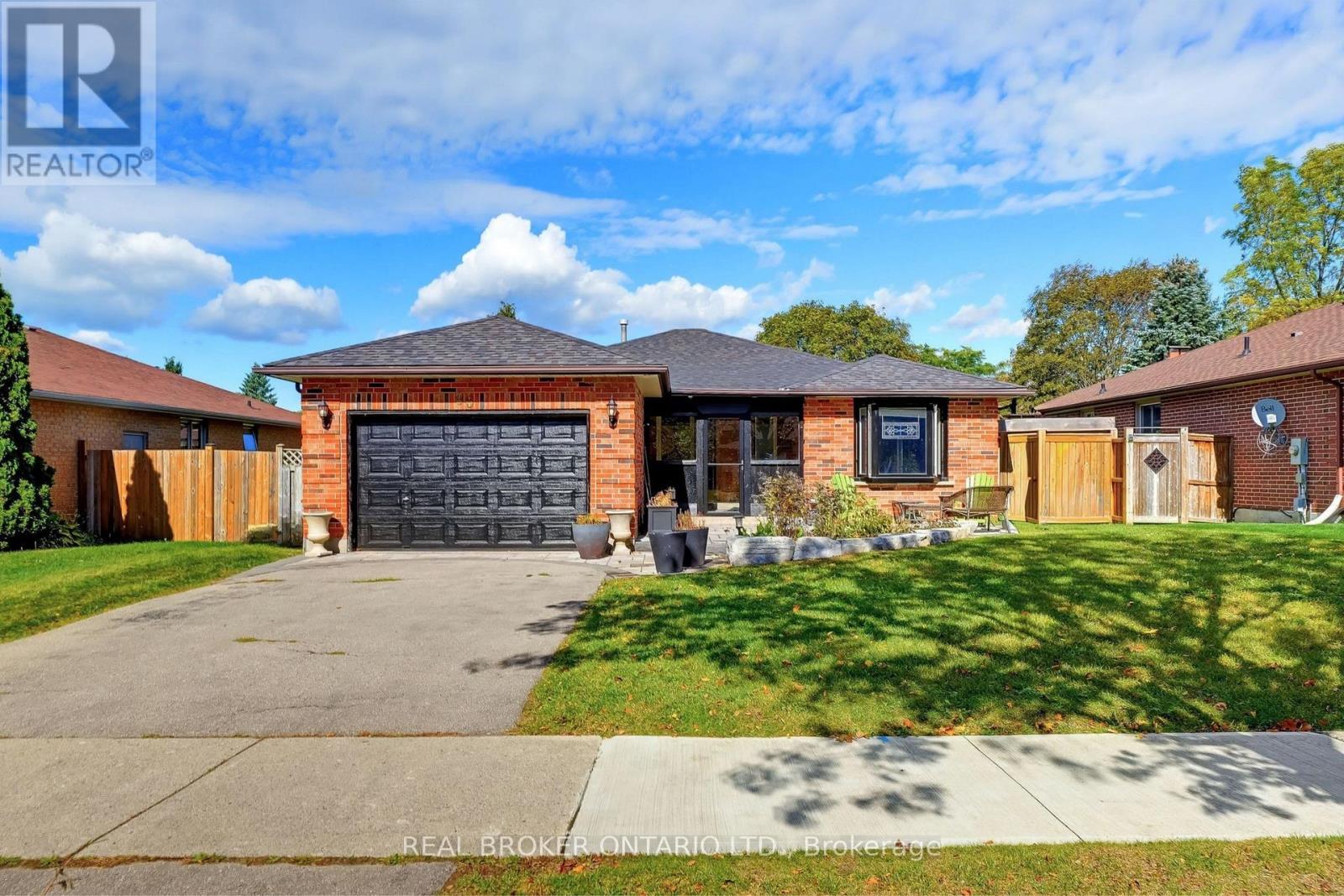 96 MUNRO CRESCENT - 2