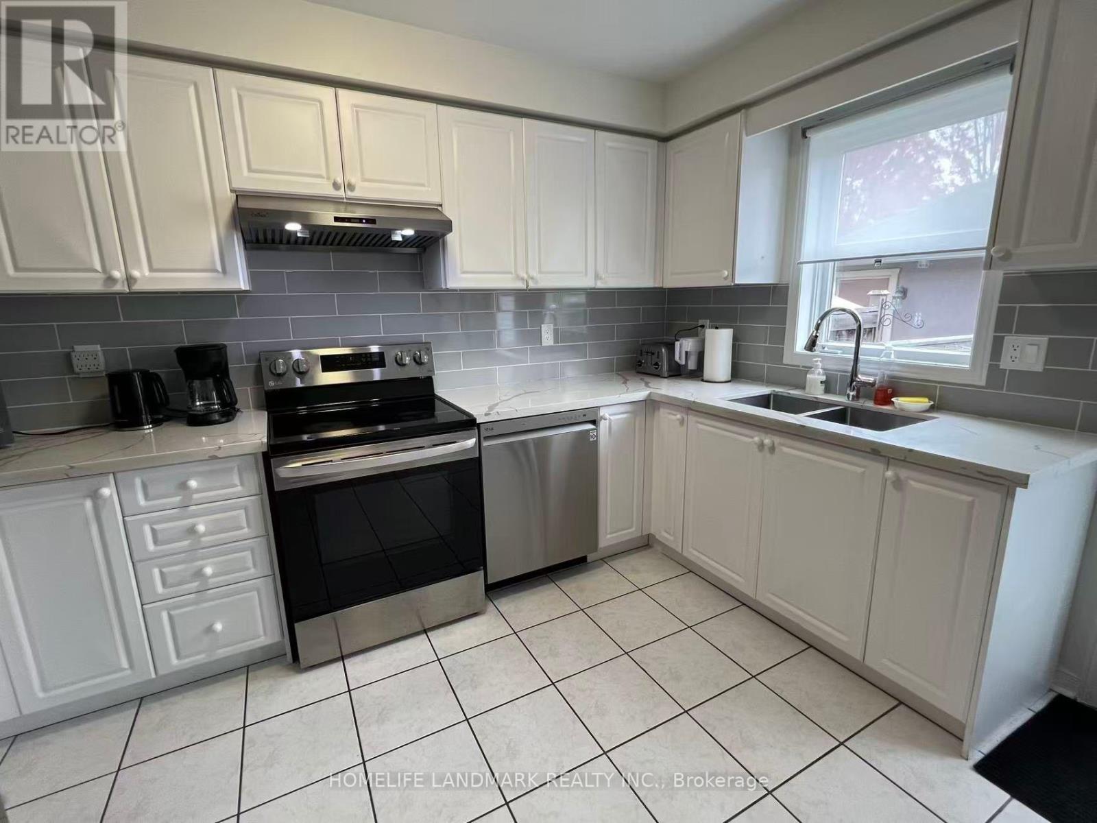 9051 Yonge Street — photo 3