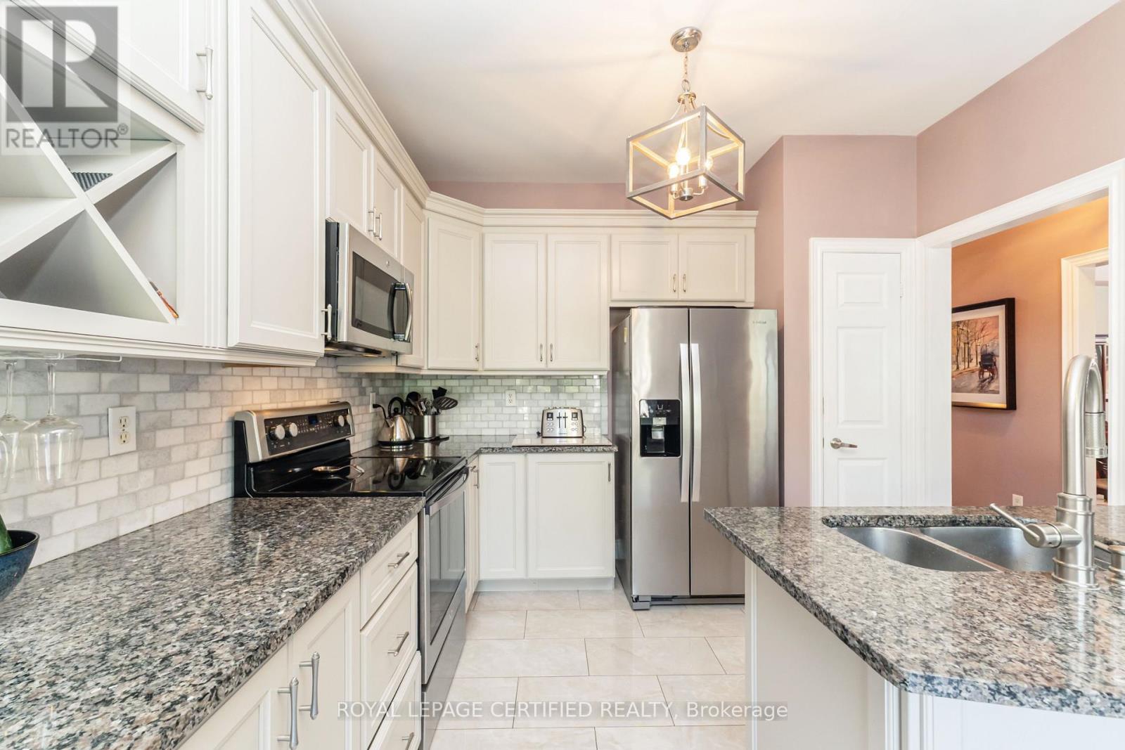 6 Collingwood Avenue, Brampton, ON photo 13