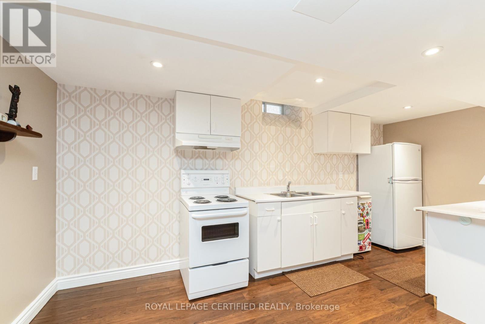 6 COLLINGWOOD AVENUE - 25