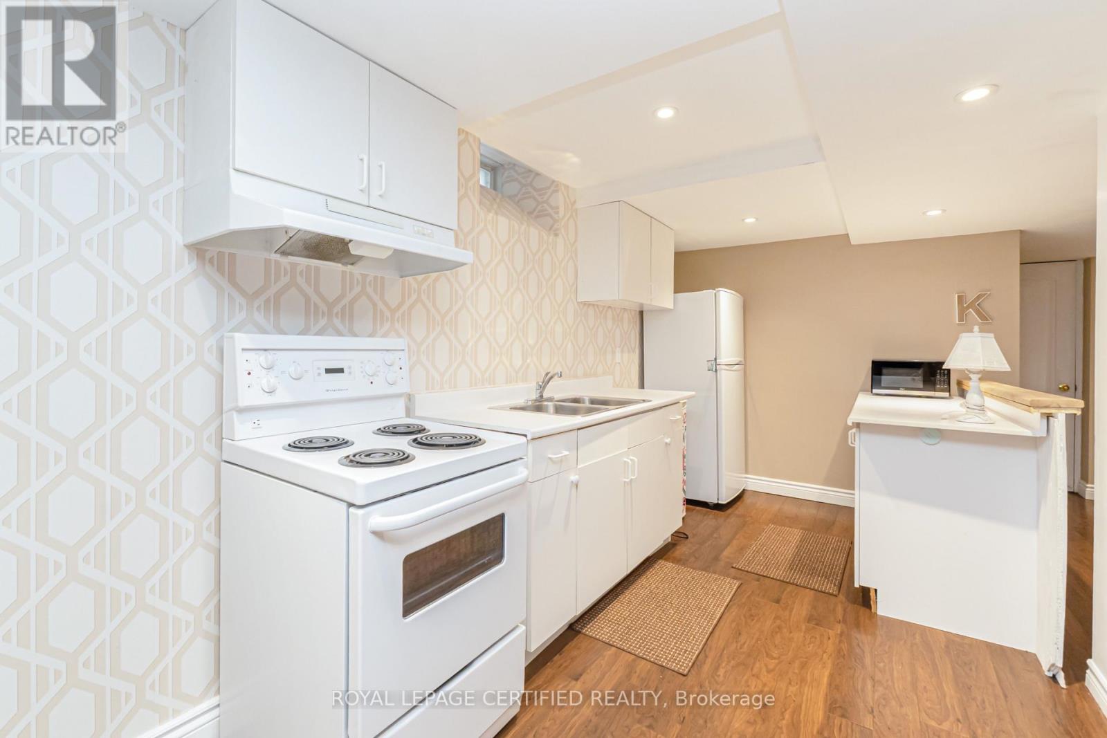 6 Collingwood Avenue, Brampton, ON photo 26
