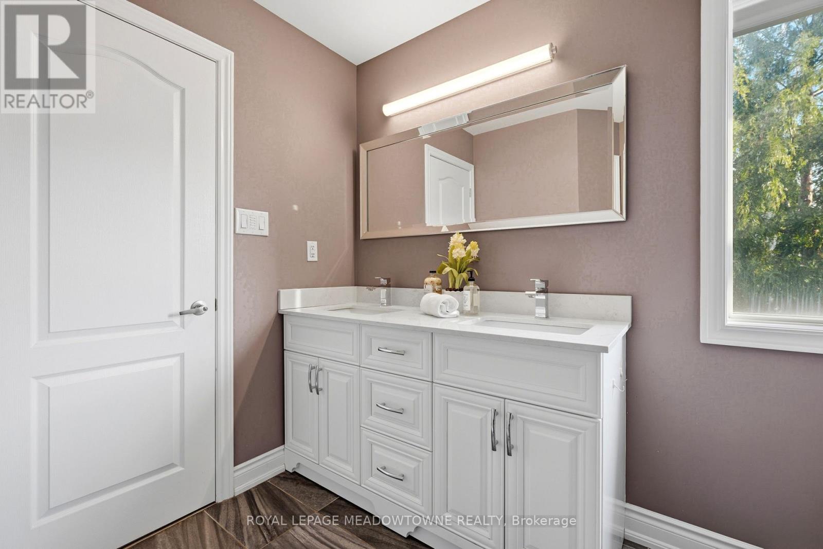721 SWITZER CRESCENT - 34