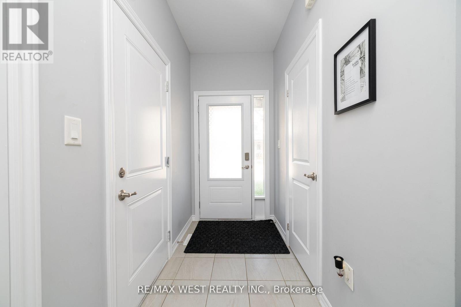 44 - 324 EQUESTRIAN WAY — photo 3
