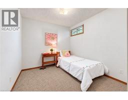 15 Uxbridge Crescent, Kitchener, ON N2E2S2 Photo 16
