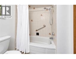 15 Uxbridge Crescent, Kitchener, ON N2E2S2 Photo 18