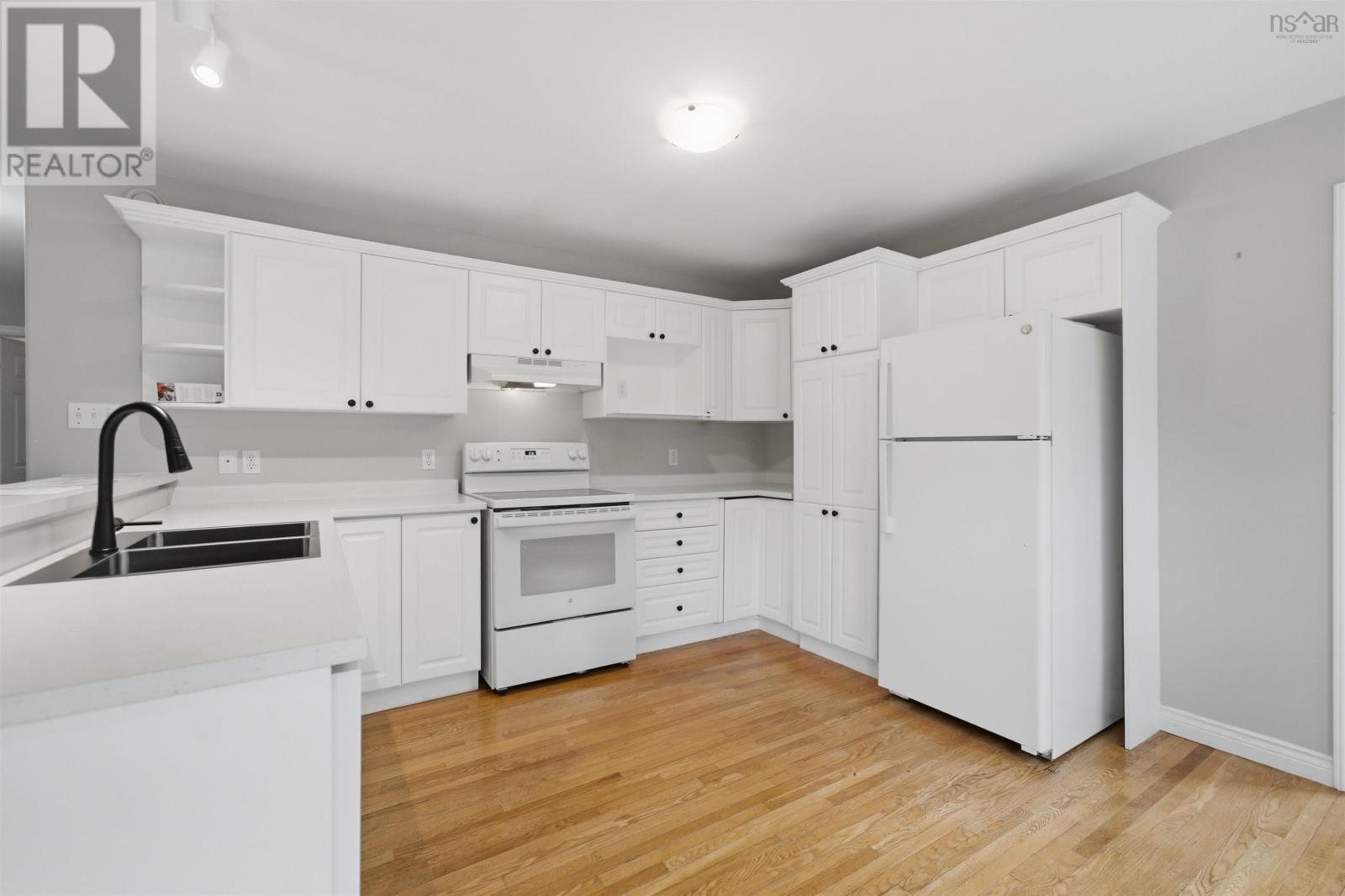 111 St George Boulevard - 15