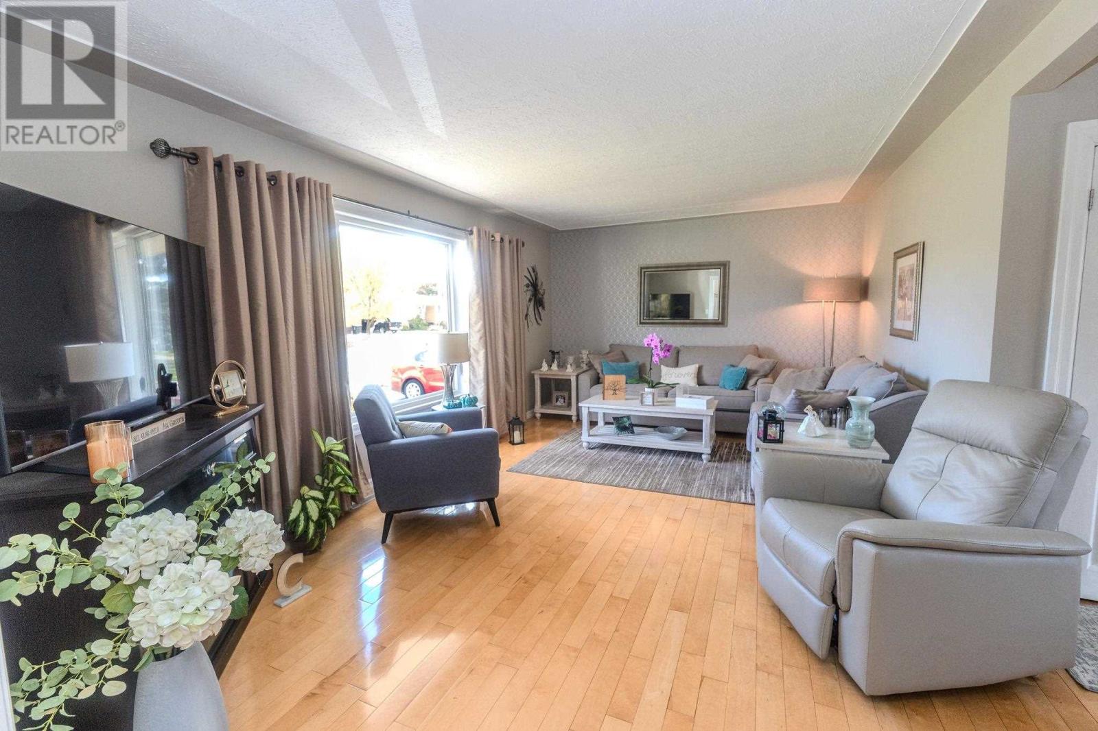 29 Routledge Ave — photo 4