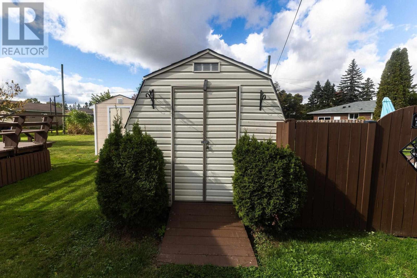 29 Routledge Ave — photo 41