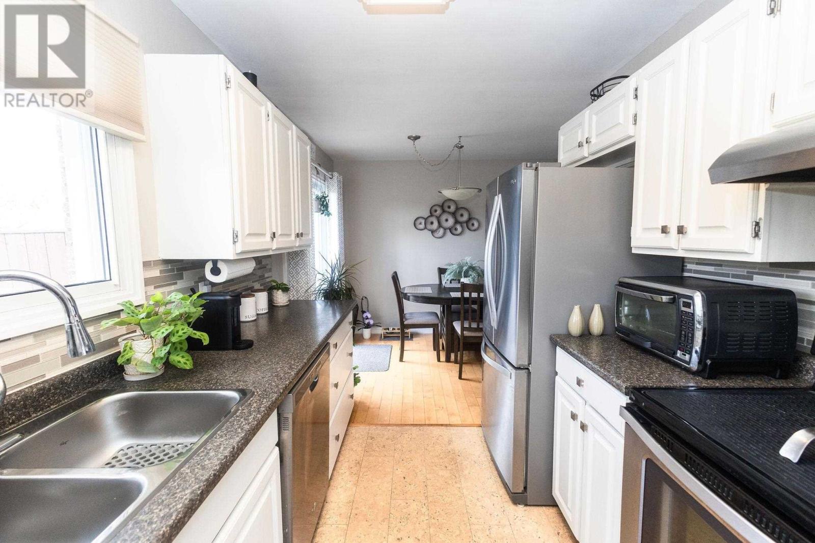 29 Routledge AVE - 6