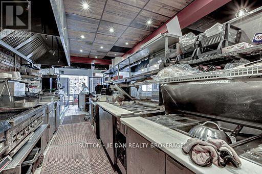 471 Dundas Street — photo 10
