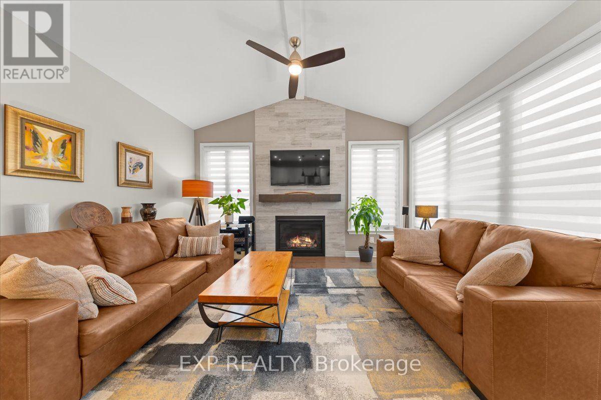 328 Serenade Crescent — photo 14