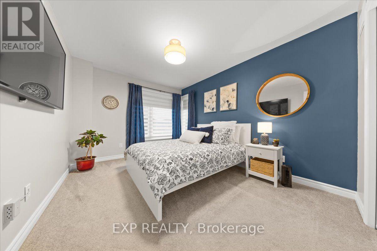 328 Serenade Crescent — photo 18