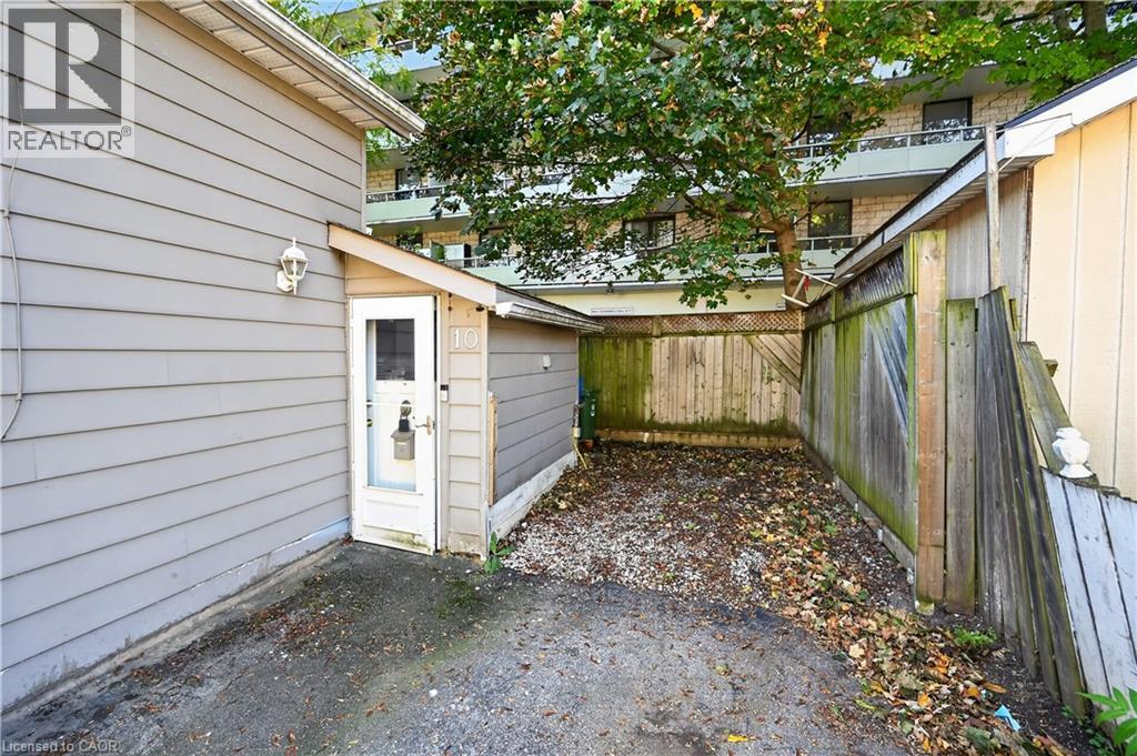 10 Maple Avenue — photo 31