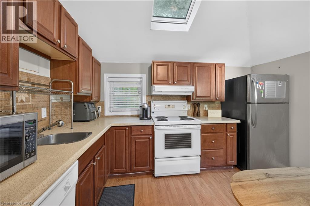 10 MAPLE Avenue - 5