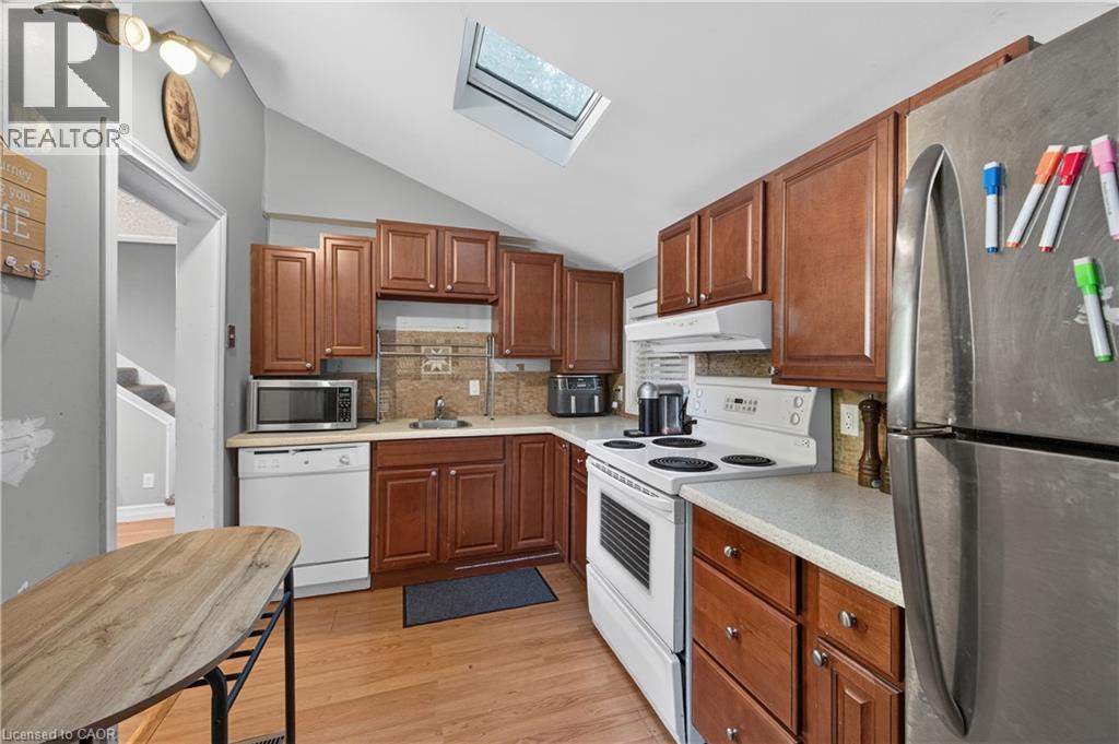 10 MAPLE Avenue - 7