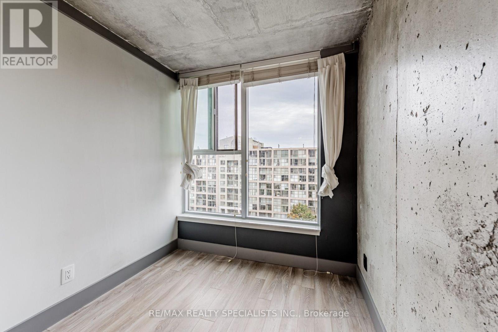 222 The Esplanade — photo 19