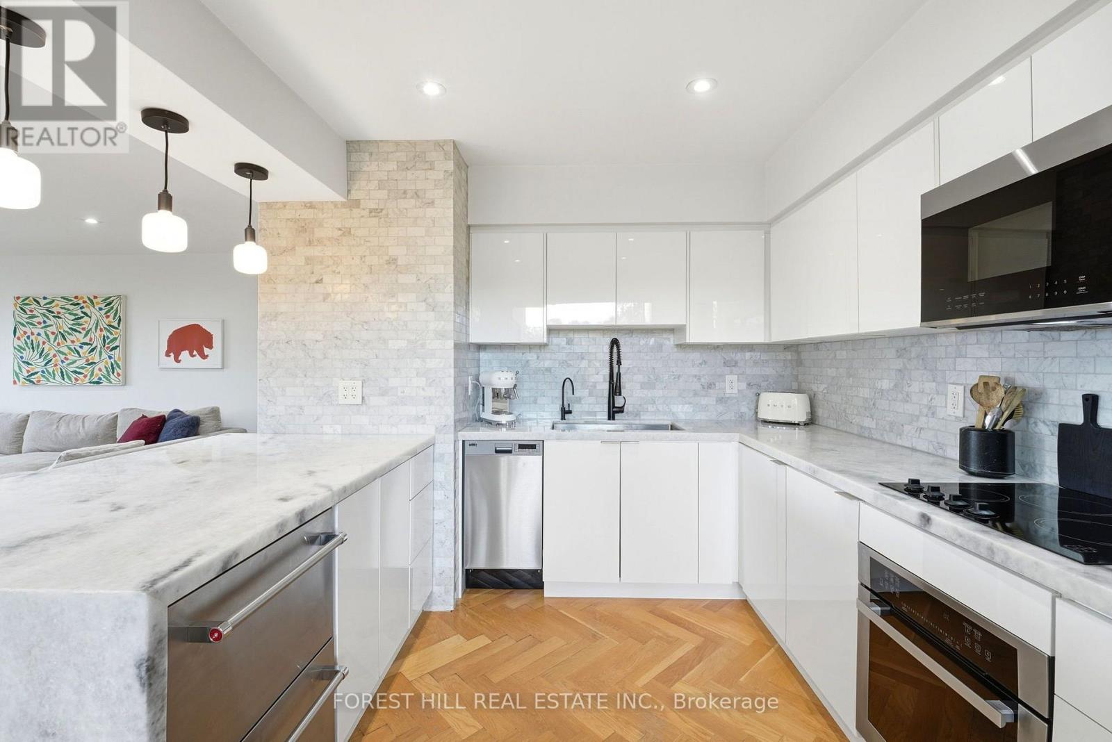 660 Eglinton Avenue West — photo 10
