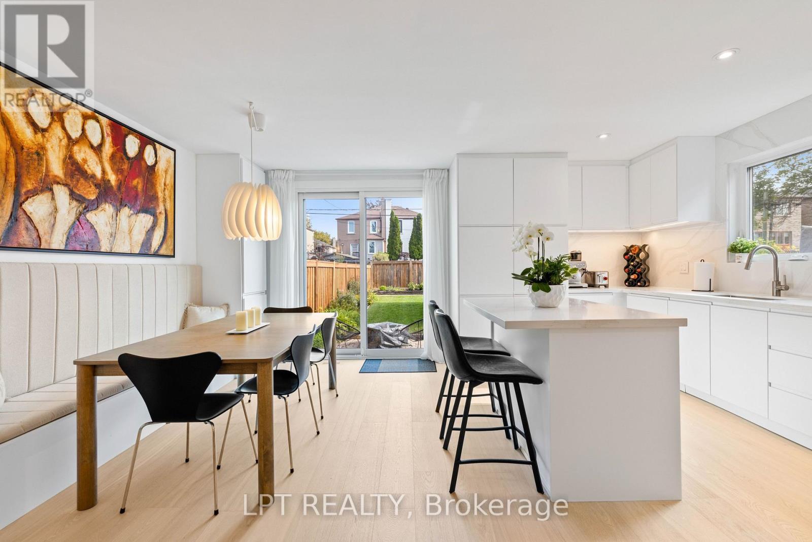 55 Laurel Avenue, Toronto, ON photo 11