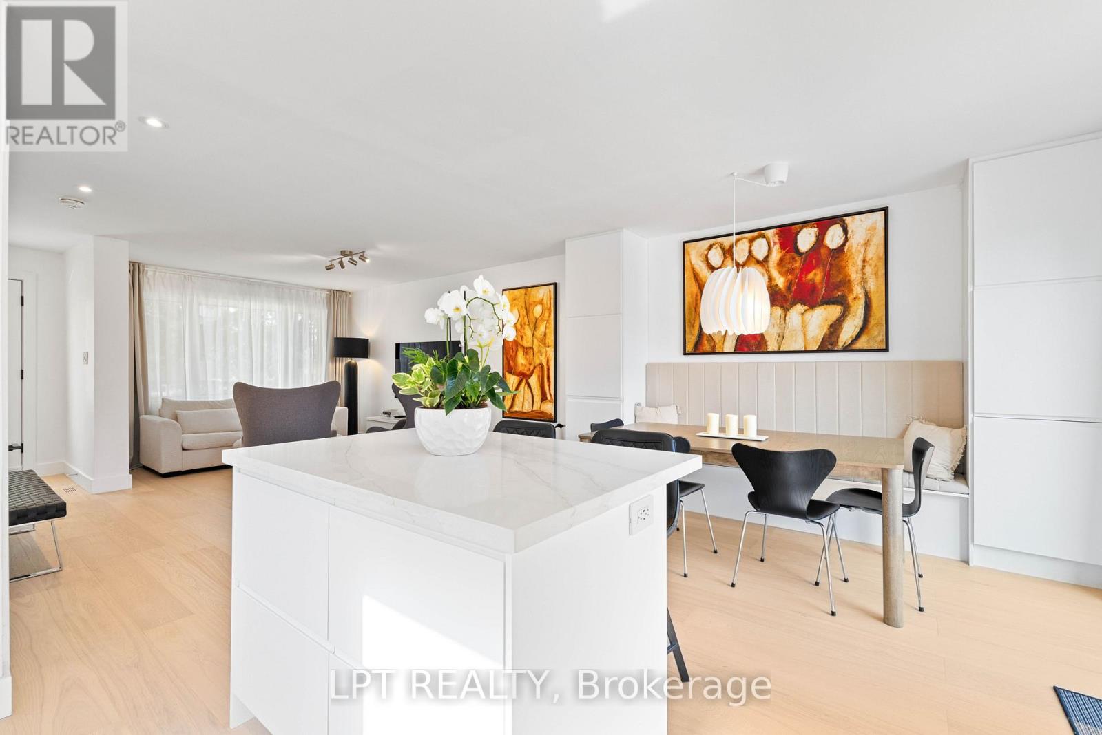 55 Laurel Avenue, Toronto, ON photo 16