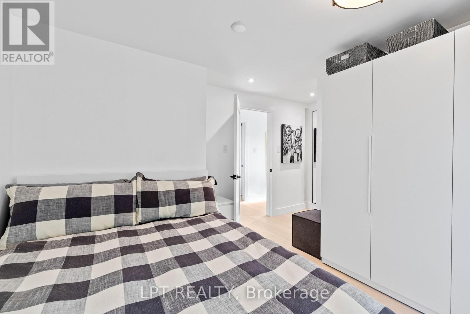 55 Laurel Avenue, Toronto, ON photo 20