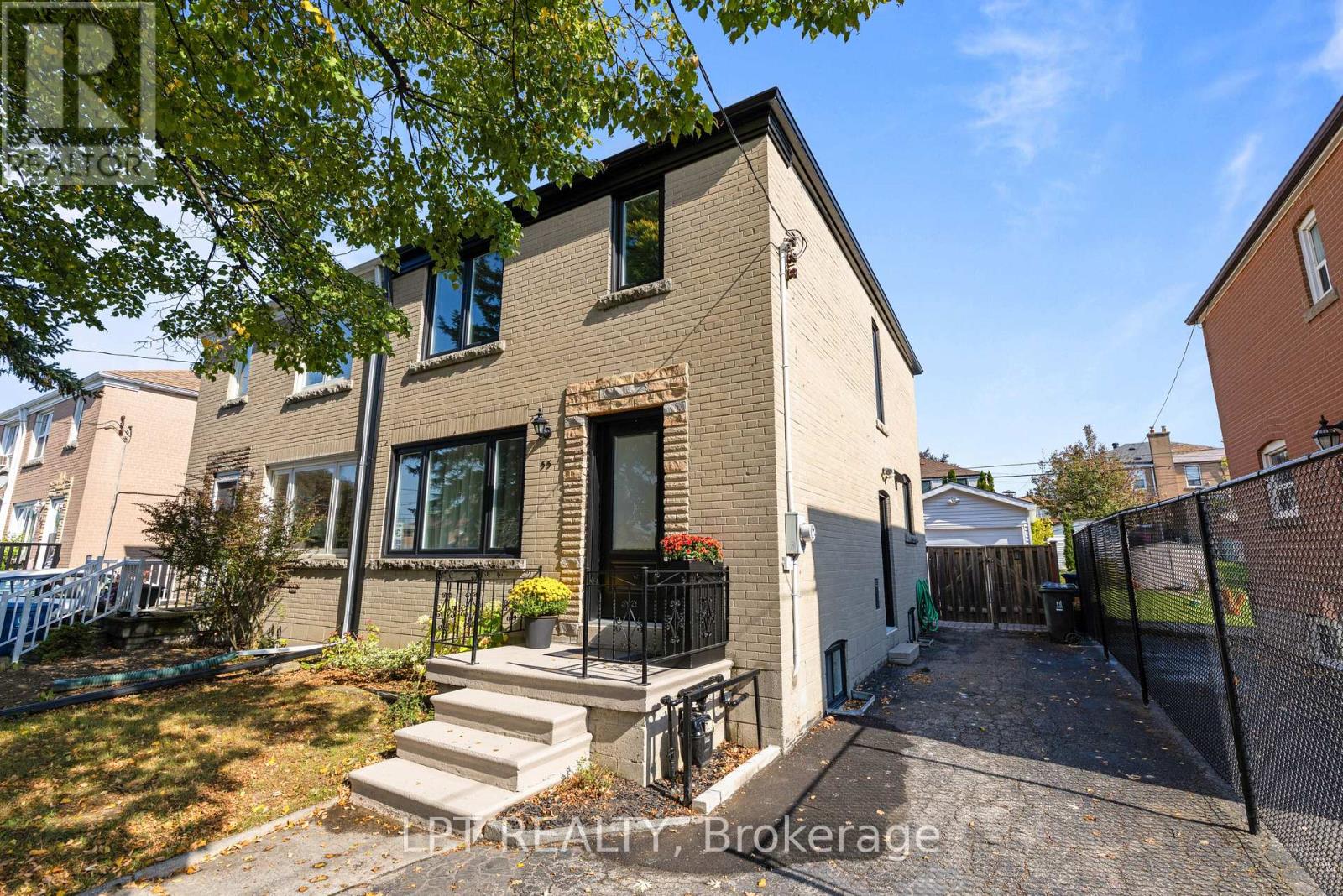 55 Laurel Avenue, Toronto, ON photo 3