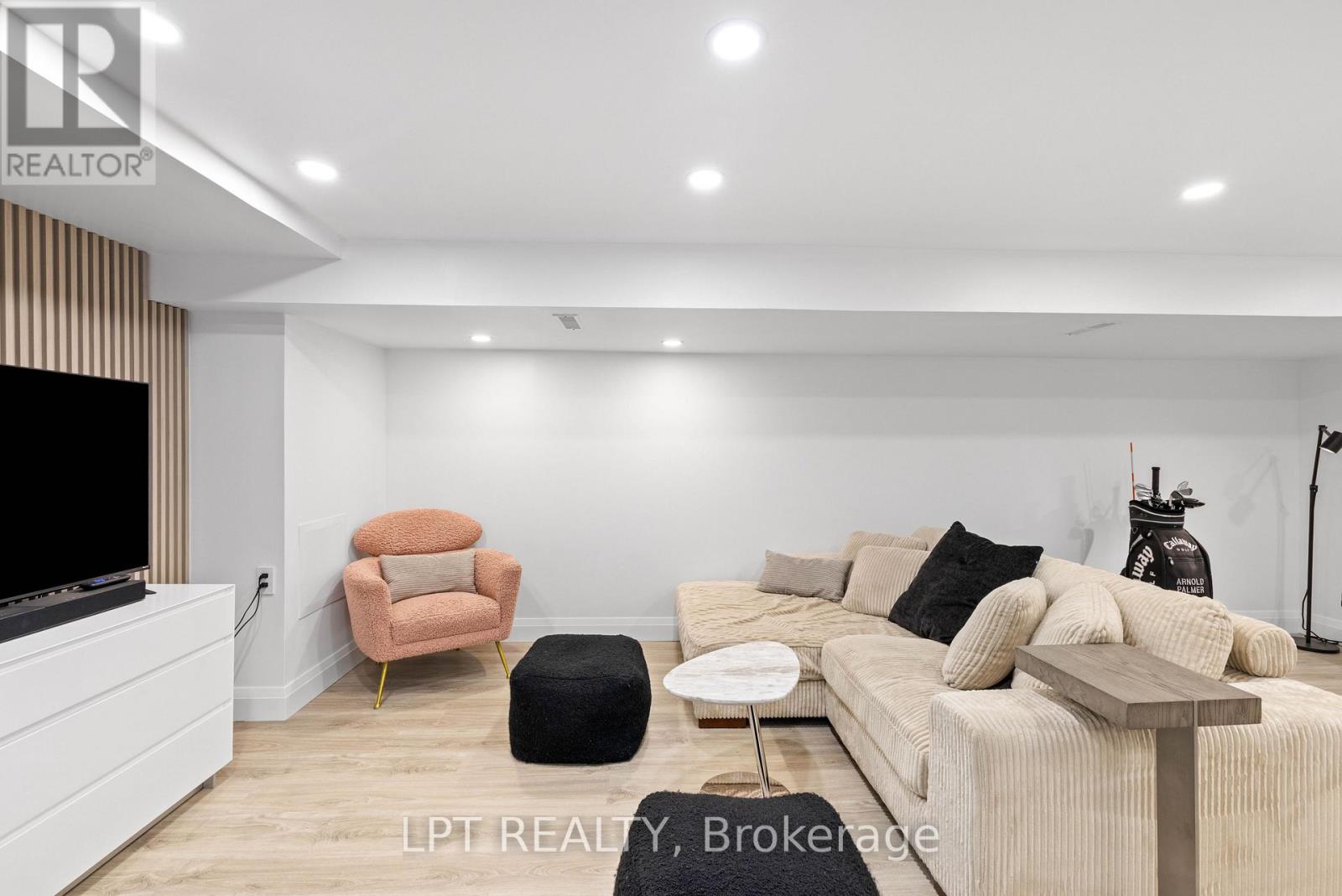 55 Laurel Avenue, Toronto, ON photo 32