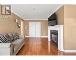 49 Brooklyn Avenue thumbnail 4