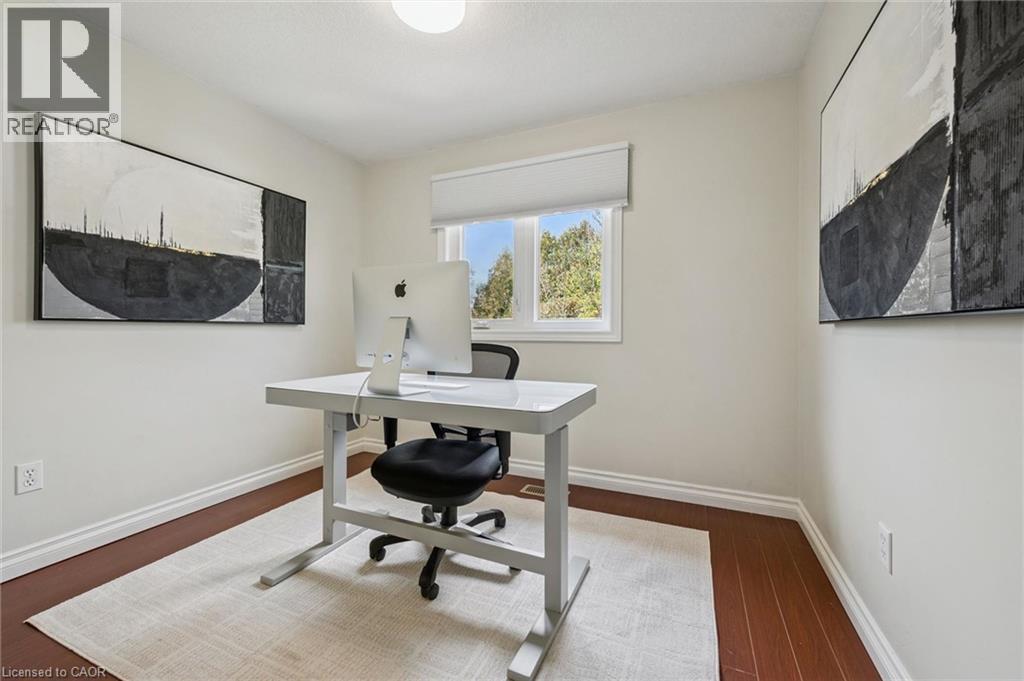 222 Inglis Street — photo 16