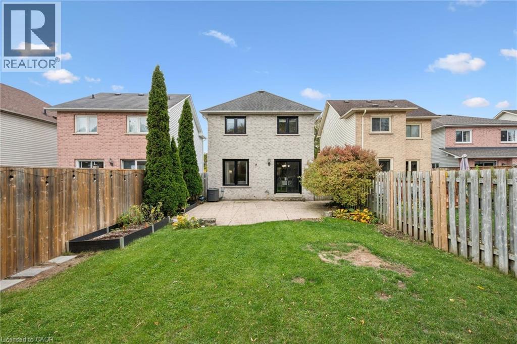 222 Inglis Street — photo 35