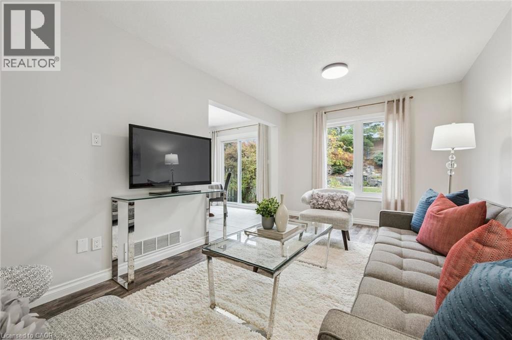 222 Inglis Street — photo 8