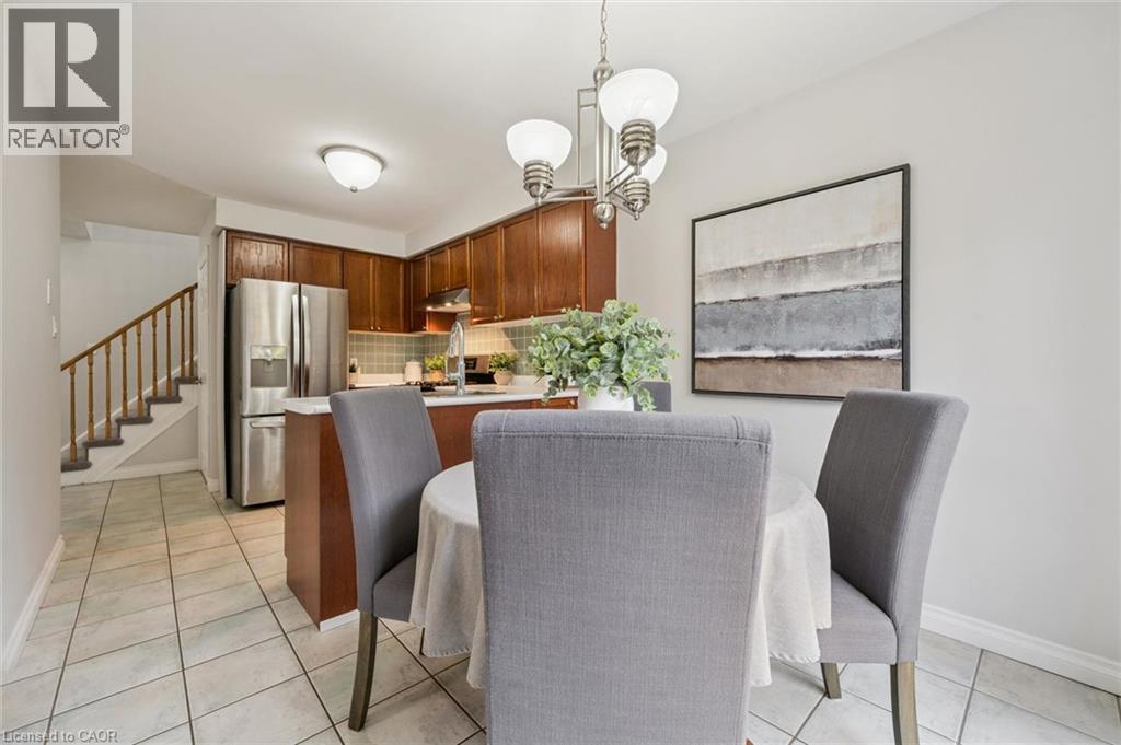 222 Inglis Street — photo 11