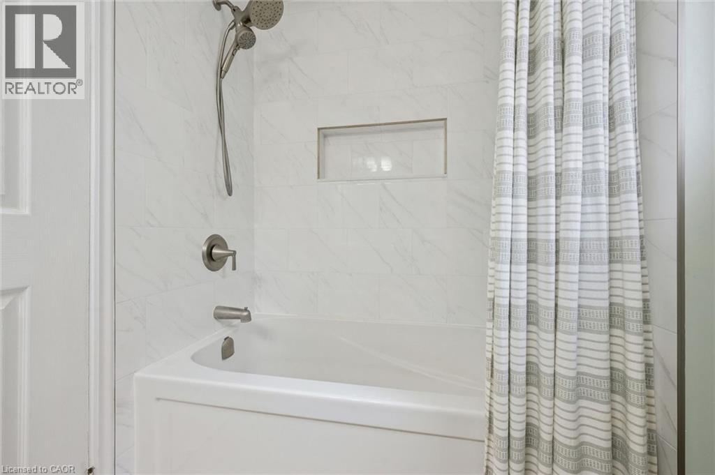 222 Inglis Street — photo 24