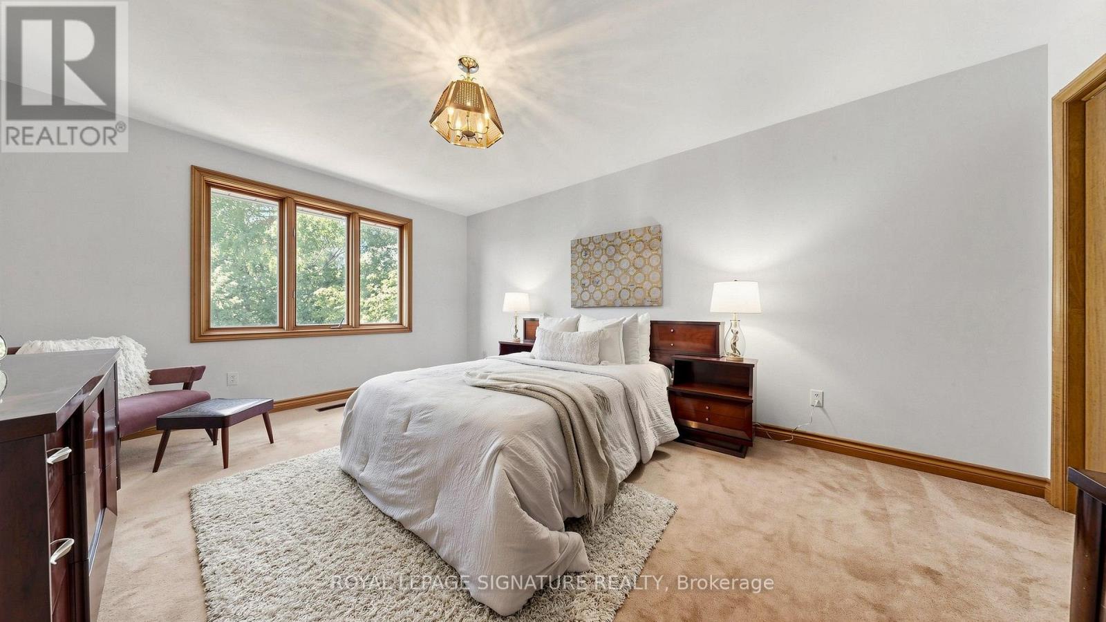 8 ROYAL GARDEN BOULEVARD - 26