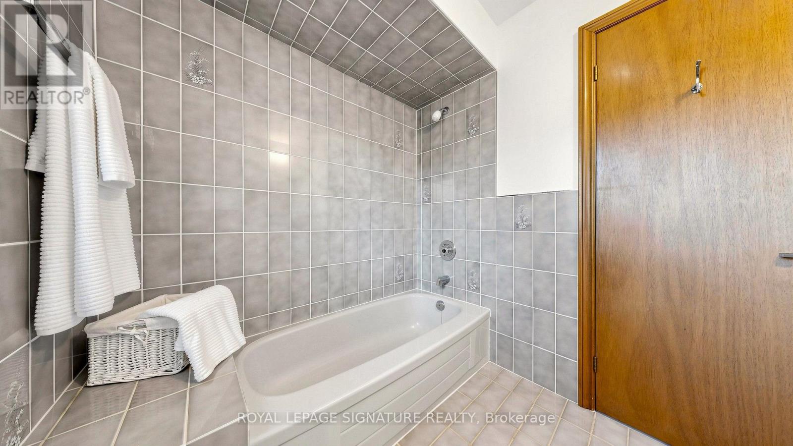 8 Royal Garden Boulevard, Vaughan, ON photo 34