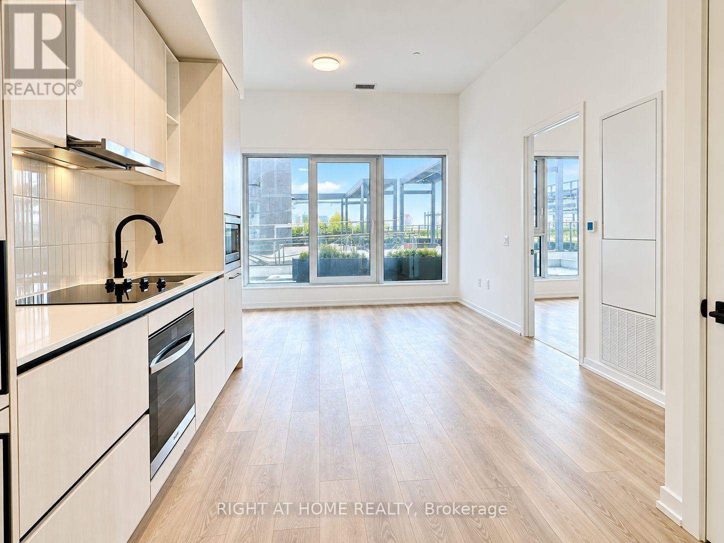 1285 Dupont Street — photo 10