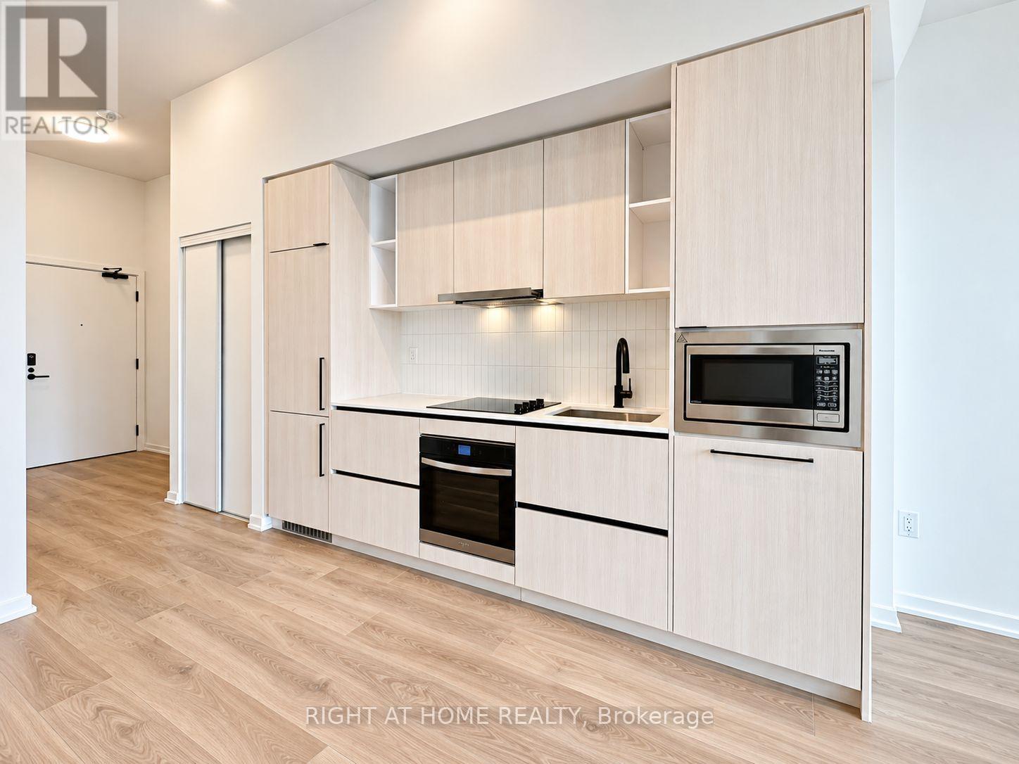 1285 Dupont Street — photo 13